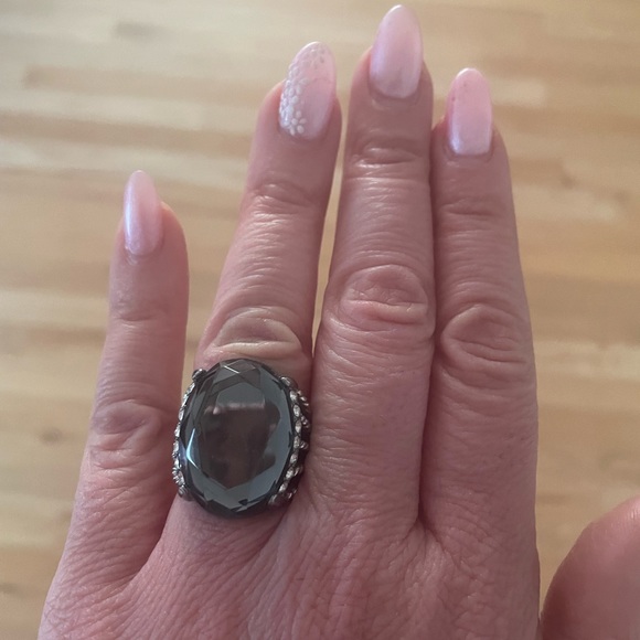 Size 8 Lia Sophia Lunette Hematite Statement Art Deco Ring - Picture 2 of 3